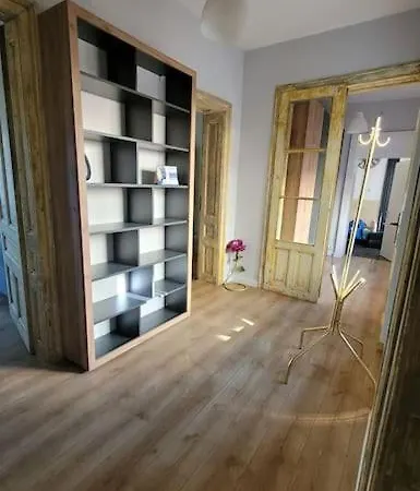 شقة Elegant Loft Library