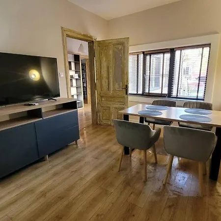 شقة Elegant Loft Library *